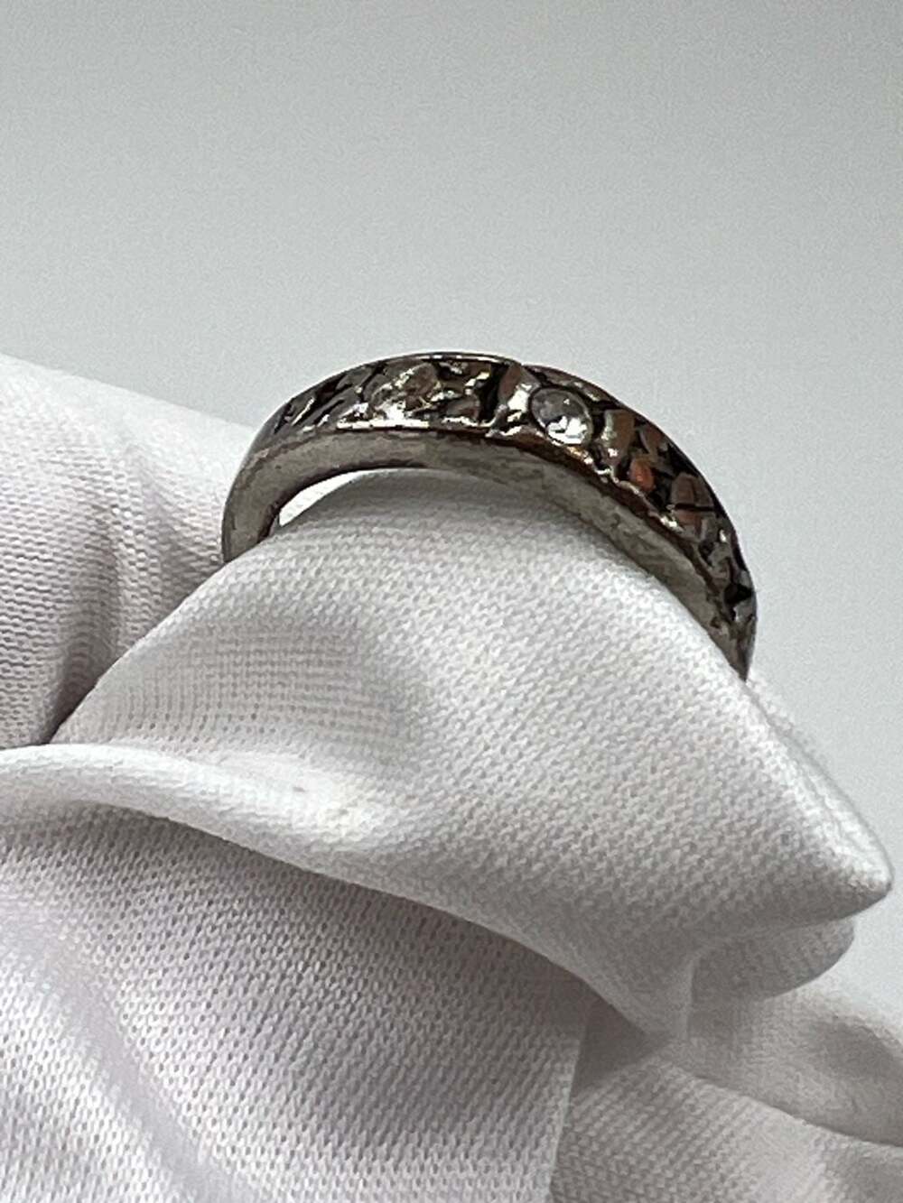 Y2K Silver Tone Open Toe Ring with Rhinestone Detail